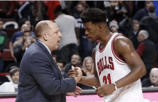 帽限制的背 帽限制的背